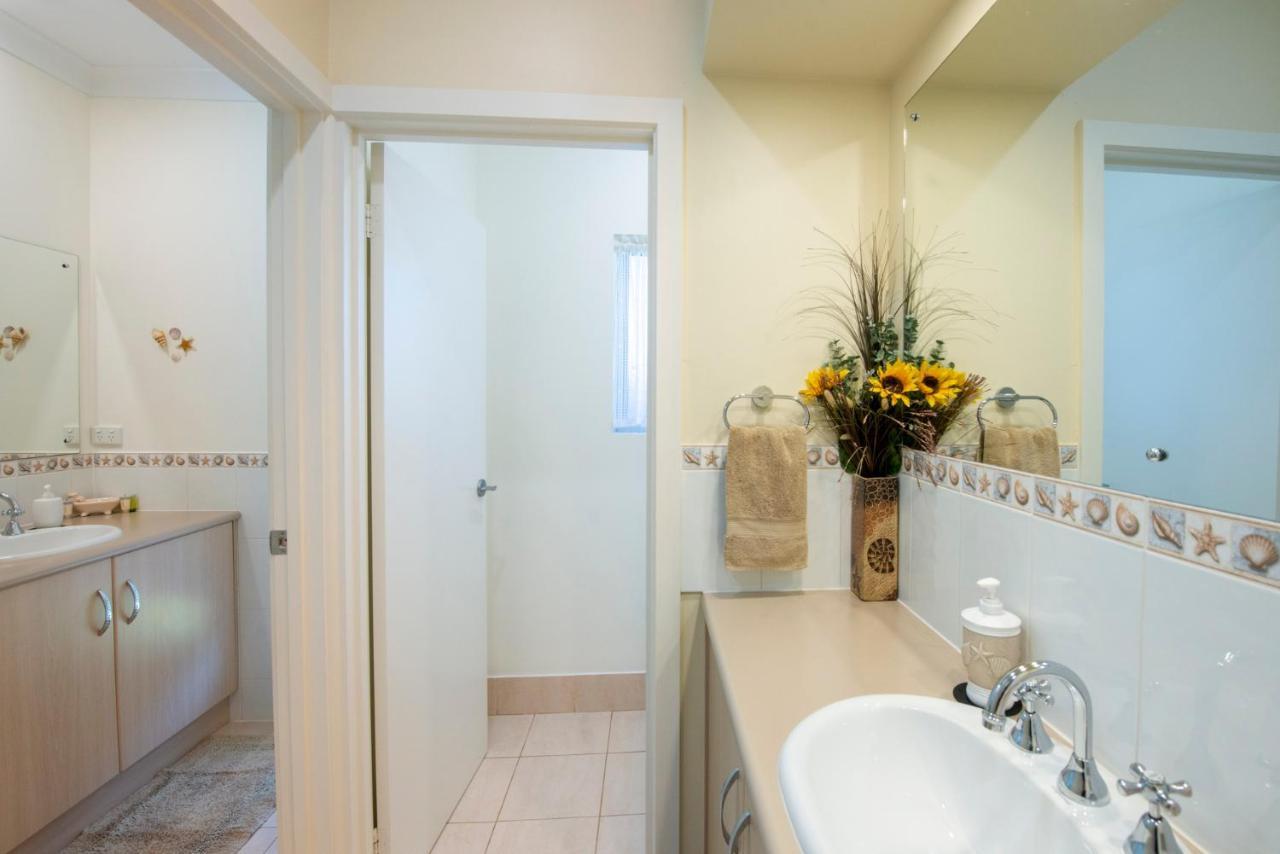 Searenity Holiday Accommodation Emu Bay Bagian luar foto